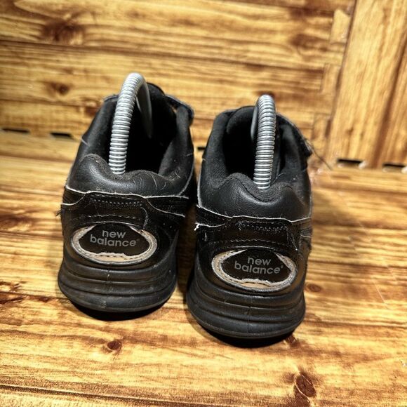 NEW BALANCE 577 MEN'S DUAL STRAP CLOSURE WALKING SHOES. Size 6 - Picture 6 of 7